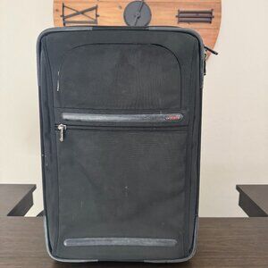 Tumi Carry On luggage Black 22020D4